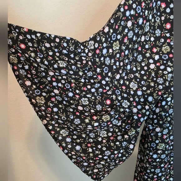 LOFT Black Ditsy Floral Blouse Flutter Sleeves Keyhole Button Back Closure Small - Picture 5 of 8